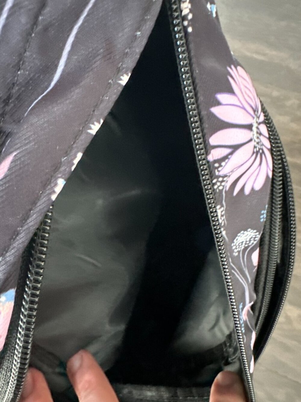 Black Floral Pattern Cross Body Sling Bag - Picture 5 of 8